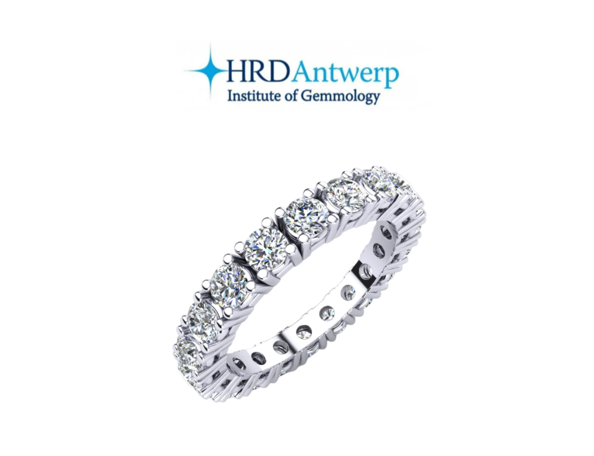 18k white gold ring with 3.85 ct natural diamonds