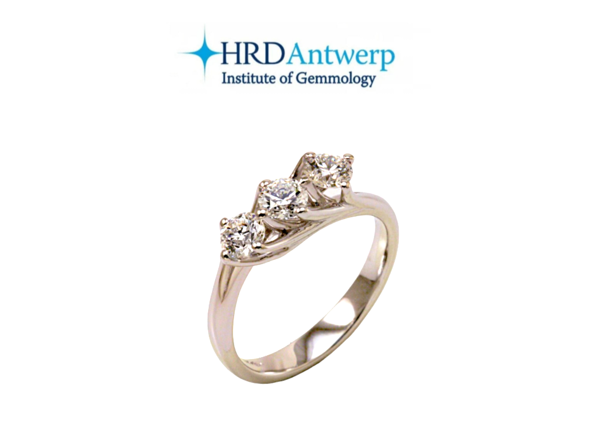 Anello Trilogy certificato HRD in oro bianco 18k e 3  diamanti naturali 0,74 ct