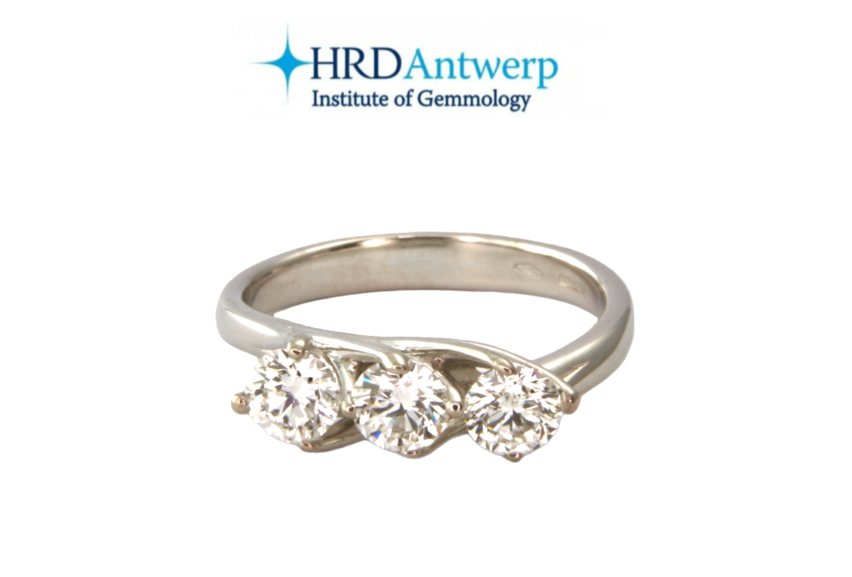 Anello Trilogy certificato HRD ANTWERP in oro bianco 18k e 3 diamanti naturali 0,52 ct