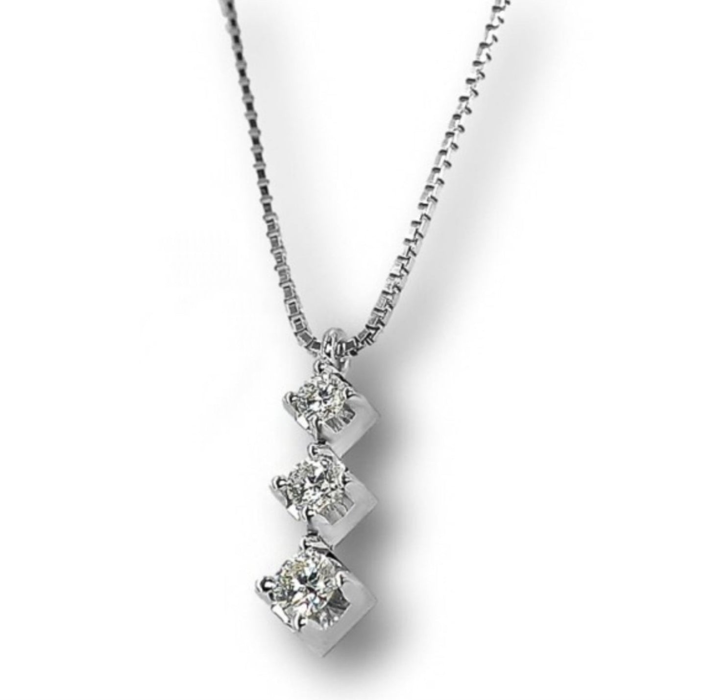 trilogy necklace in 18k white gold and 3 natural diamonds 0.30ct