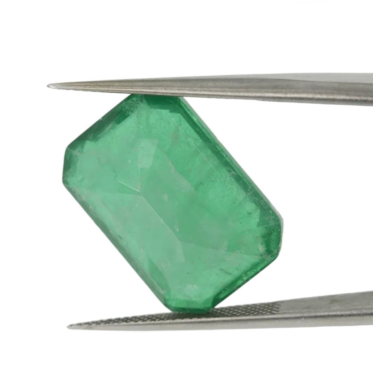 émeraude naturelle taille émeraude 3,50ct Couleur vert transparent