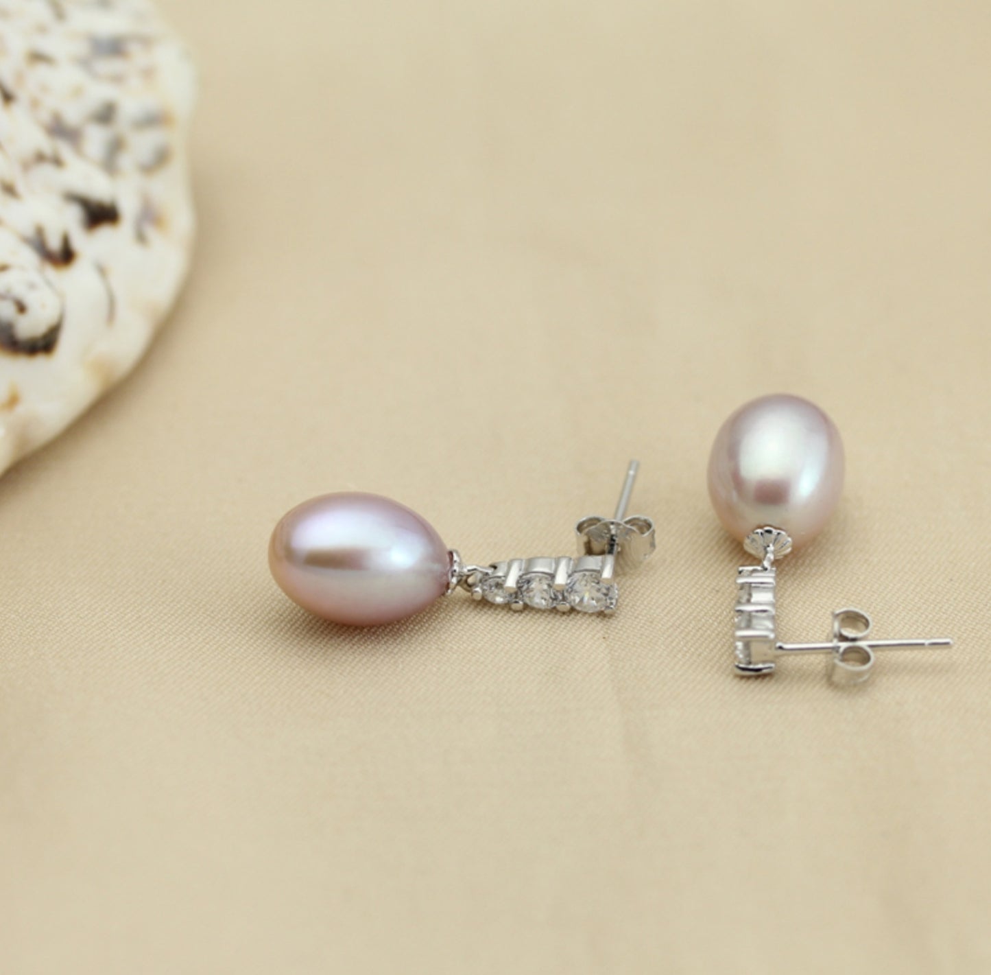 complete trilogy set of necklace and earrings with natural white pearl, natural diamond 0.90ct Color E VVS1