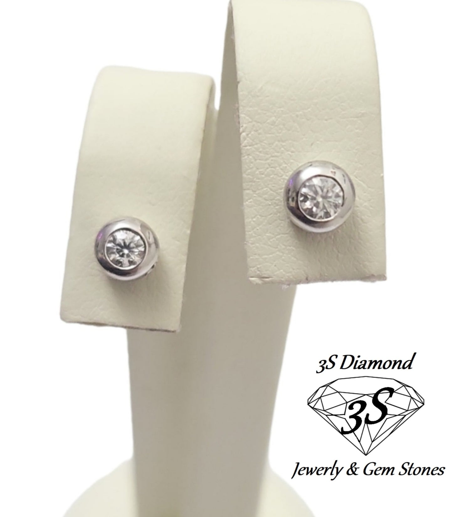 boucles d'oreilles oignon clair en or blanc 18 carats et 2 diamants naturels 0,20ct